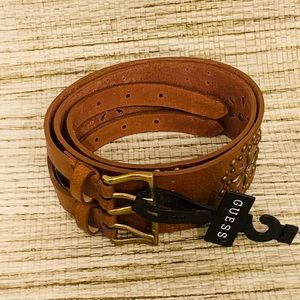 GUESS Women’s Double Buckle Floral Studded Belt